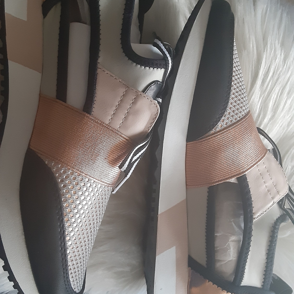 Sneakers - Picture 3 of 7